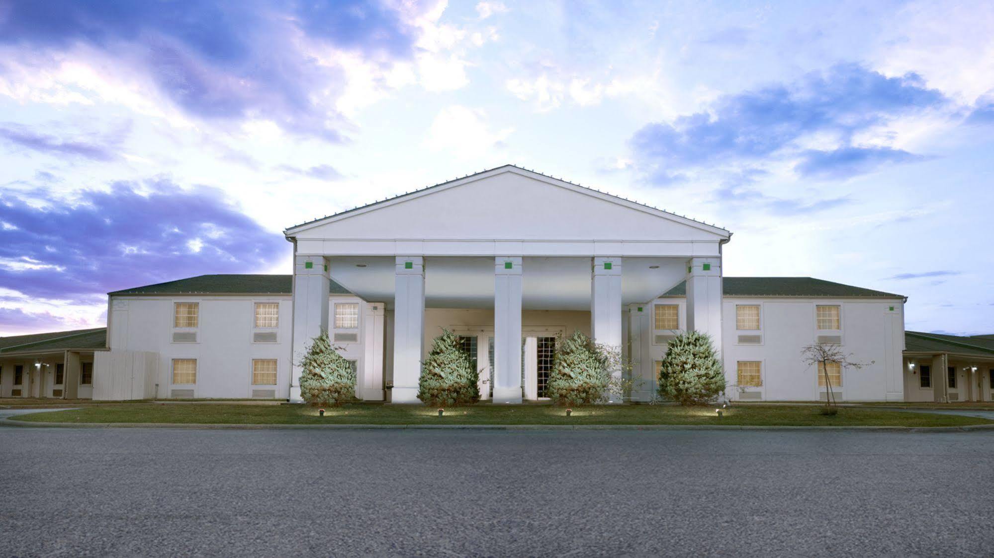 Moberly Inn & Suites Bagian luar foto
